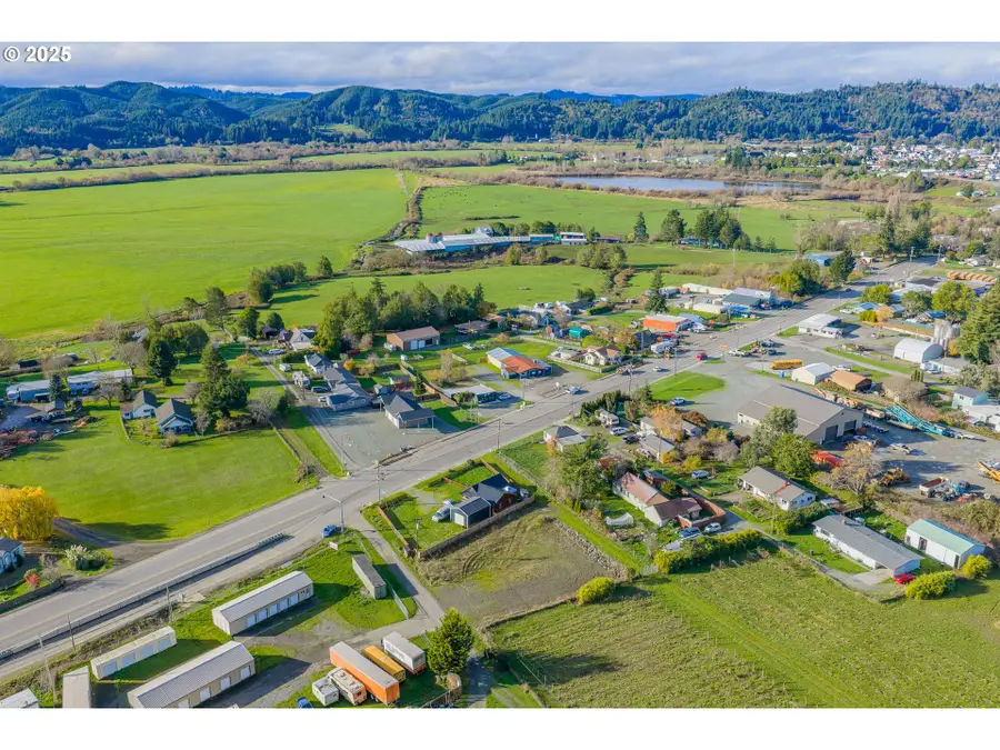 2047 Roseburg Rd, Myrtle Point, OR 97458 - Image #3