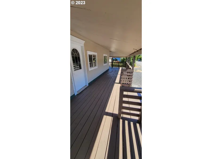 654 Division Ave, Drain, OR 97435 - Image #3