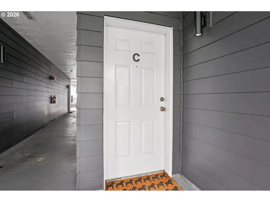 606 S Nevada St, Portland, OR 97219 - #2