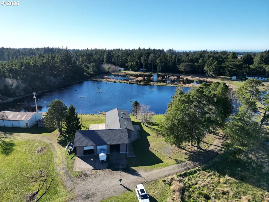 54601 Winterberry Dr, Bandon, OR 97411 - Image #2