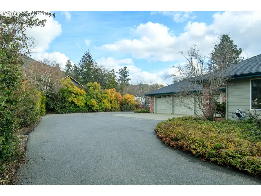 2311 Scoville Rd, Grants Pass, OR 97526 - Image #3