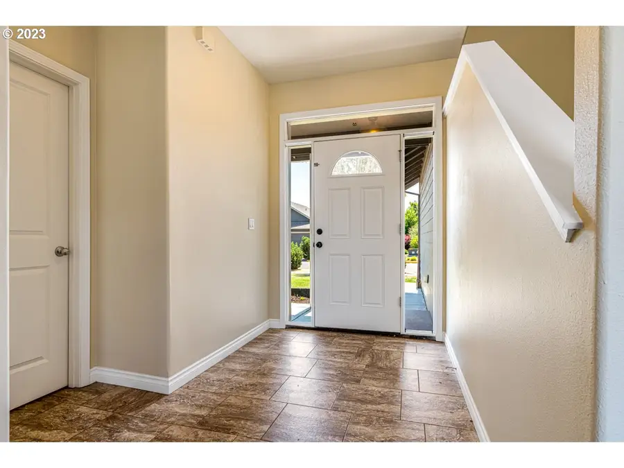 321 W Jadon Dr, Lebanon, OR 97355 - Image #3