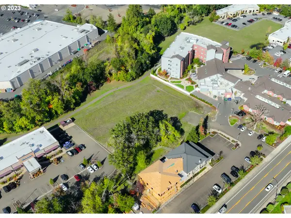 2460 NW Edenbower Blvd #1, Roseburg, OR 97471