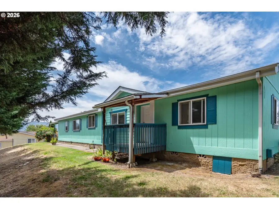 135 Light Ct, Roseburg, OR 97471 - #3