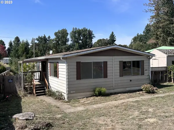 23671 NE Meadow Dr, Aurora, OR 97002