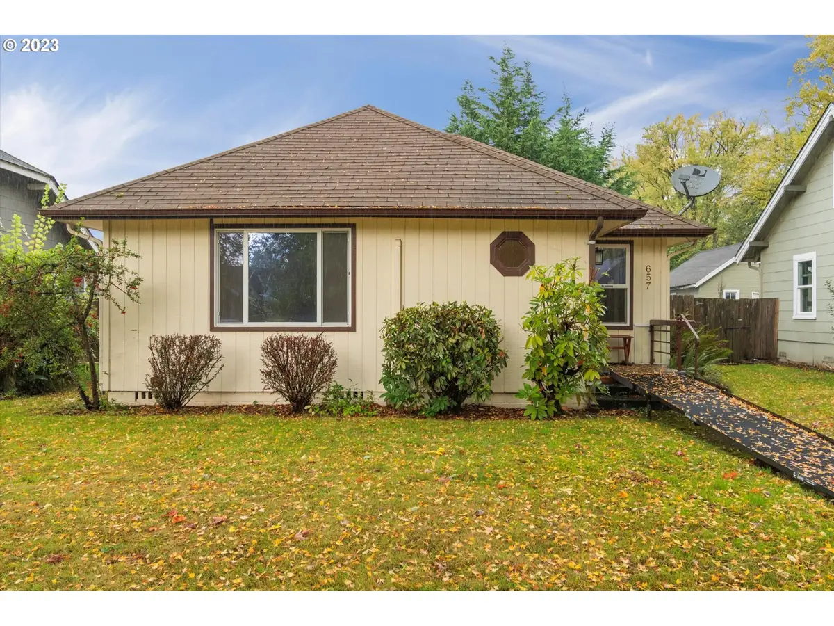 657 18th Ave, Longview, WA 98632 - Image #1