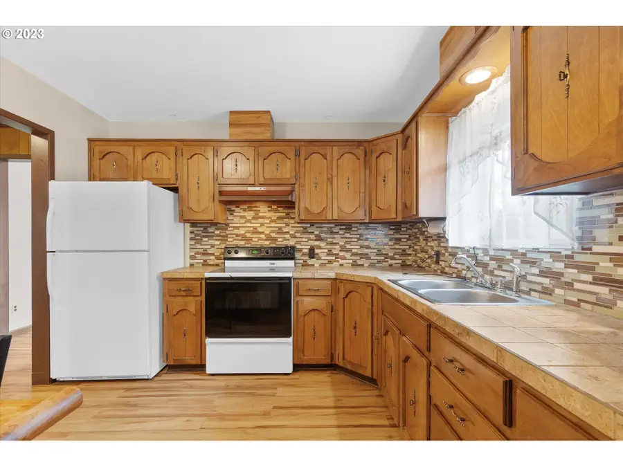 657 18th Ave, Longview, WA 98632 - Image #2