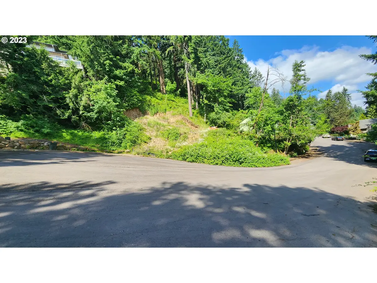 18366 Hillside Ct, West Linn, OR 97068 - Image #1