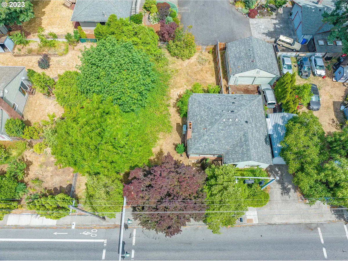 13125 E Burnside St, Portland, OR 97233 - Image #1