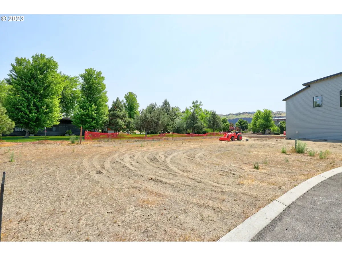 155 Southshore Ave, The Dalles, OR 97058 - Image #1