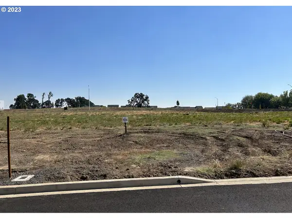 1564 NW Pinehurst Dr #106, McMinnville, OR 97128