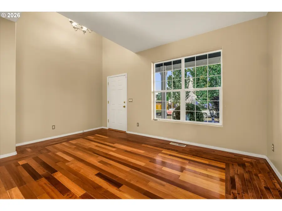 2548 Edgewater Dr, Woodburn, OR 97071 - #2