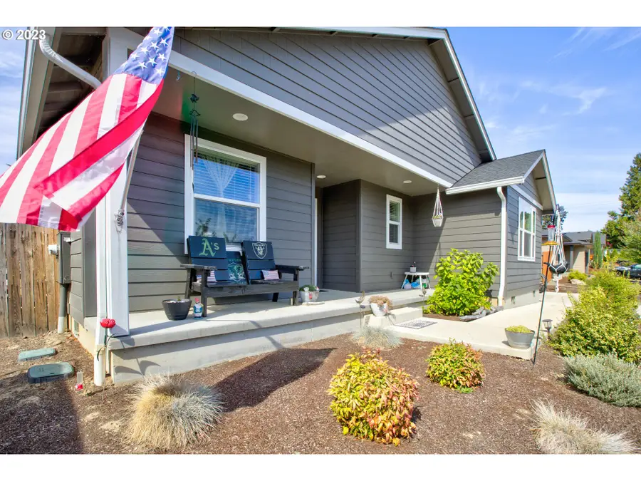 623 SE Garden Way Dr, Winston, OR 97496 - Image #2