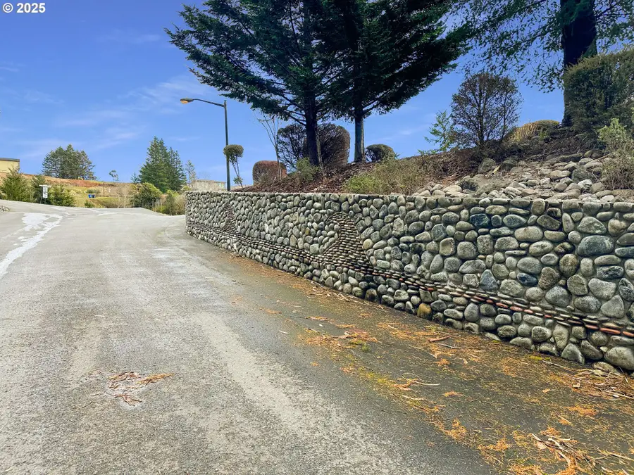 6894 Pacific Terrace Loop, Brookings, OR 97415 - Image #3