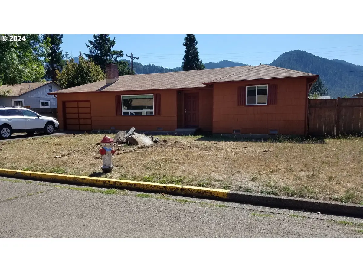 47742 W 2nd St, Oakridge, OR 97463 - Image #1