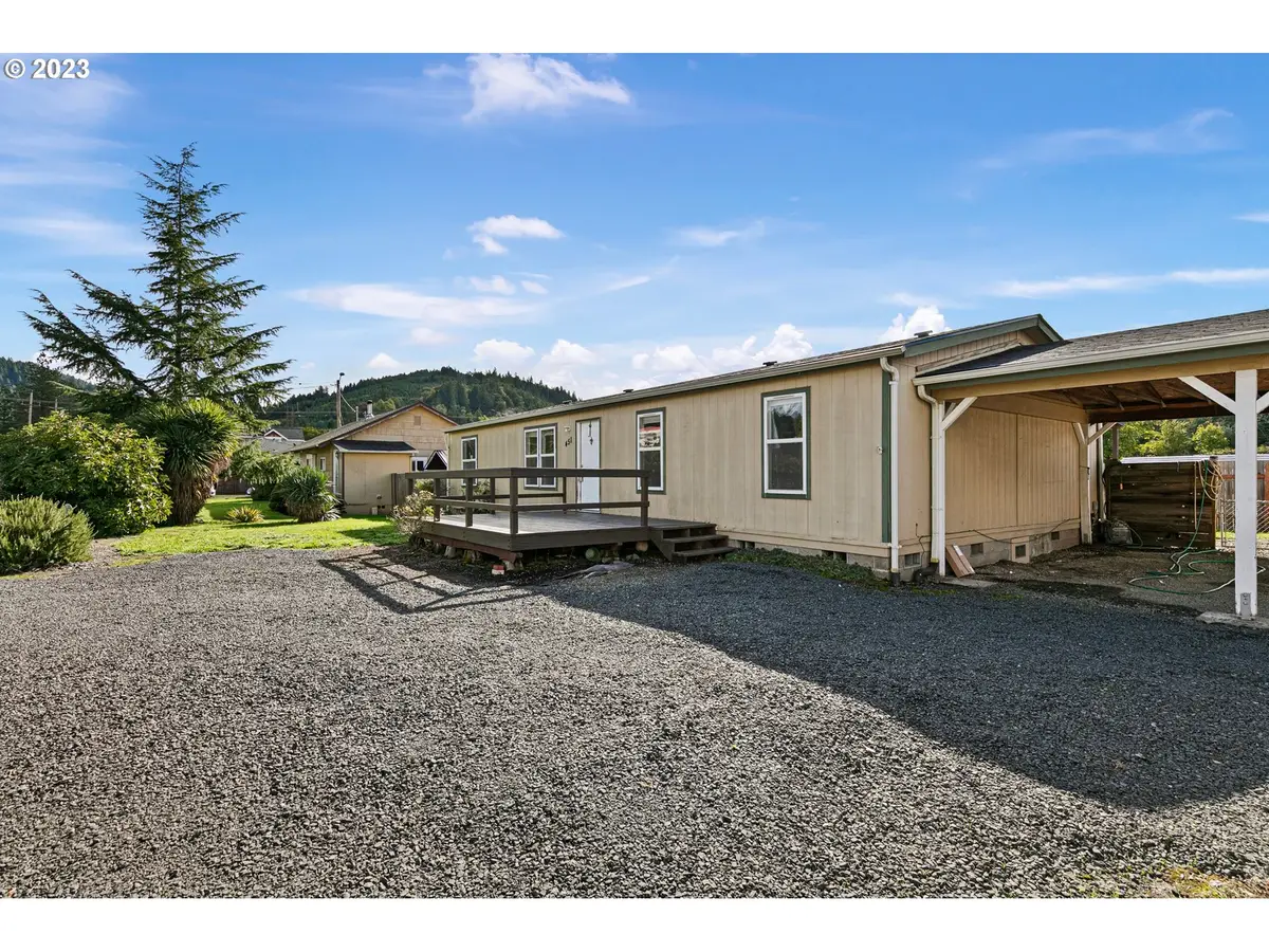 451 Applegate Ave, Drain, OR 97435 - Image #1
