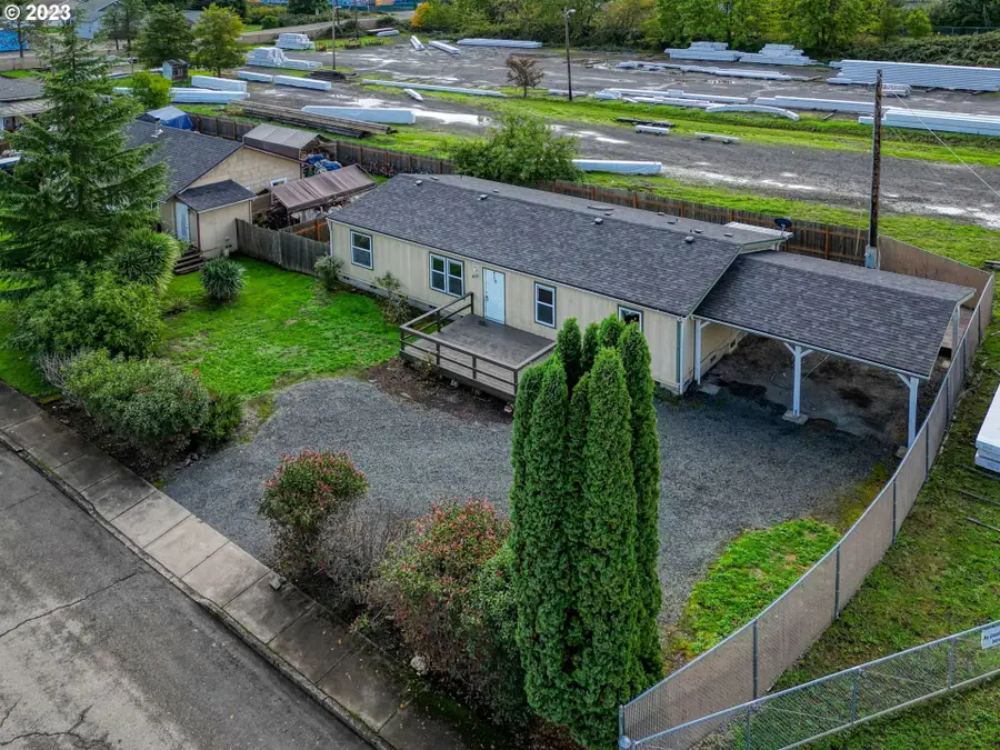 451 Applegate Ave, Drain, OR 97435 - Image #3