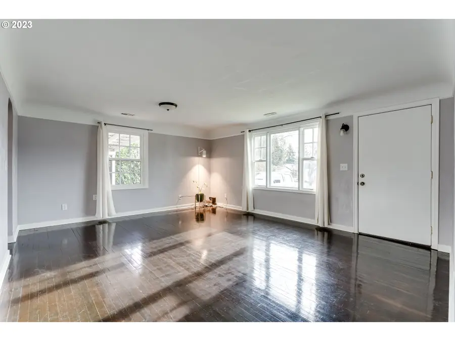 1975 W 13th Ave, Eugene, OR 97402 - Image #3