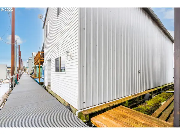 2929 NE Marine Dr #123, Portland, OR 97221