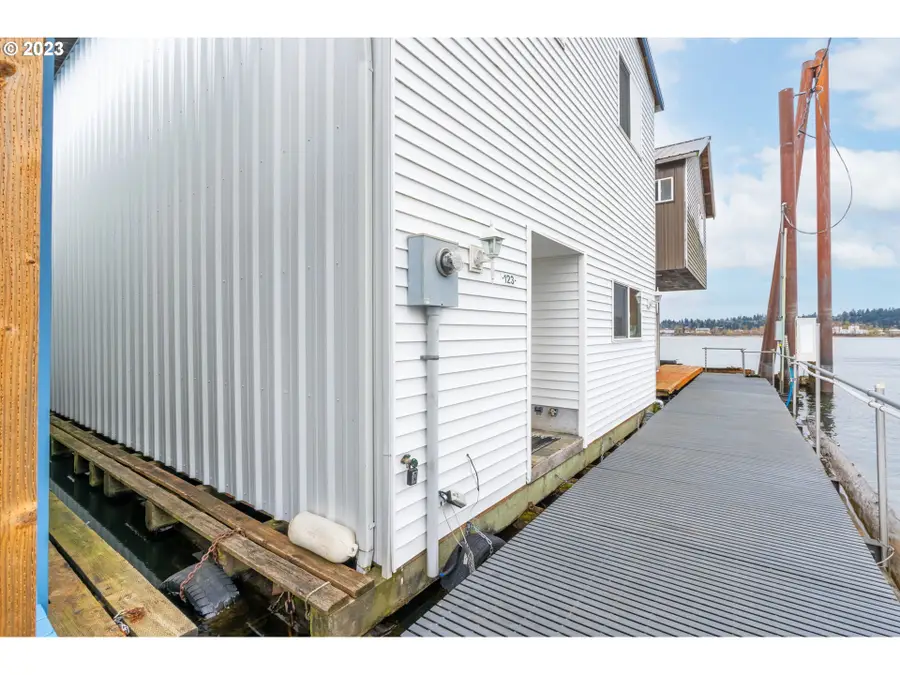 2929 NE Marine Dr #123, Portland, OR 97221 - Image #2