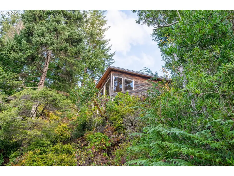 88600 Trout Pond Ln, Bandon, OR 97411 - Image #2