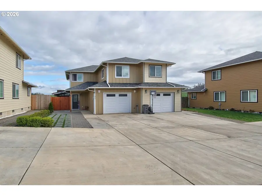 197 E Roosevelt St, Carlton, OR 97111 - #2