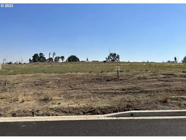 1548 NW Pinehurst Dr #107, McMinnville, OR 97128