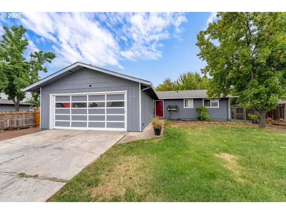 2098 Delta Waters Rd, Medford, OR 97504 - Image #1