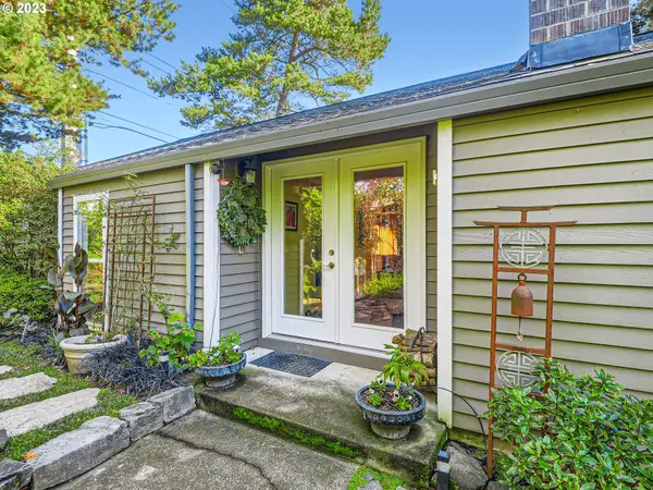 5560 NW Tamarron Pl, Portland, OR 97229