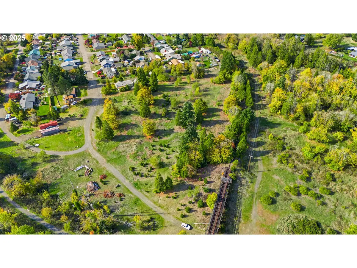 000 Jasper Dr, Oakridge, OR 97463 - Image #1