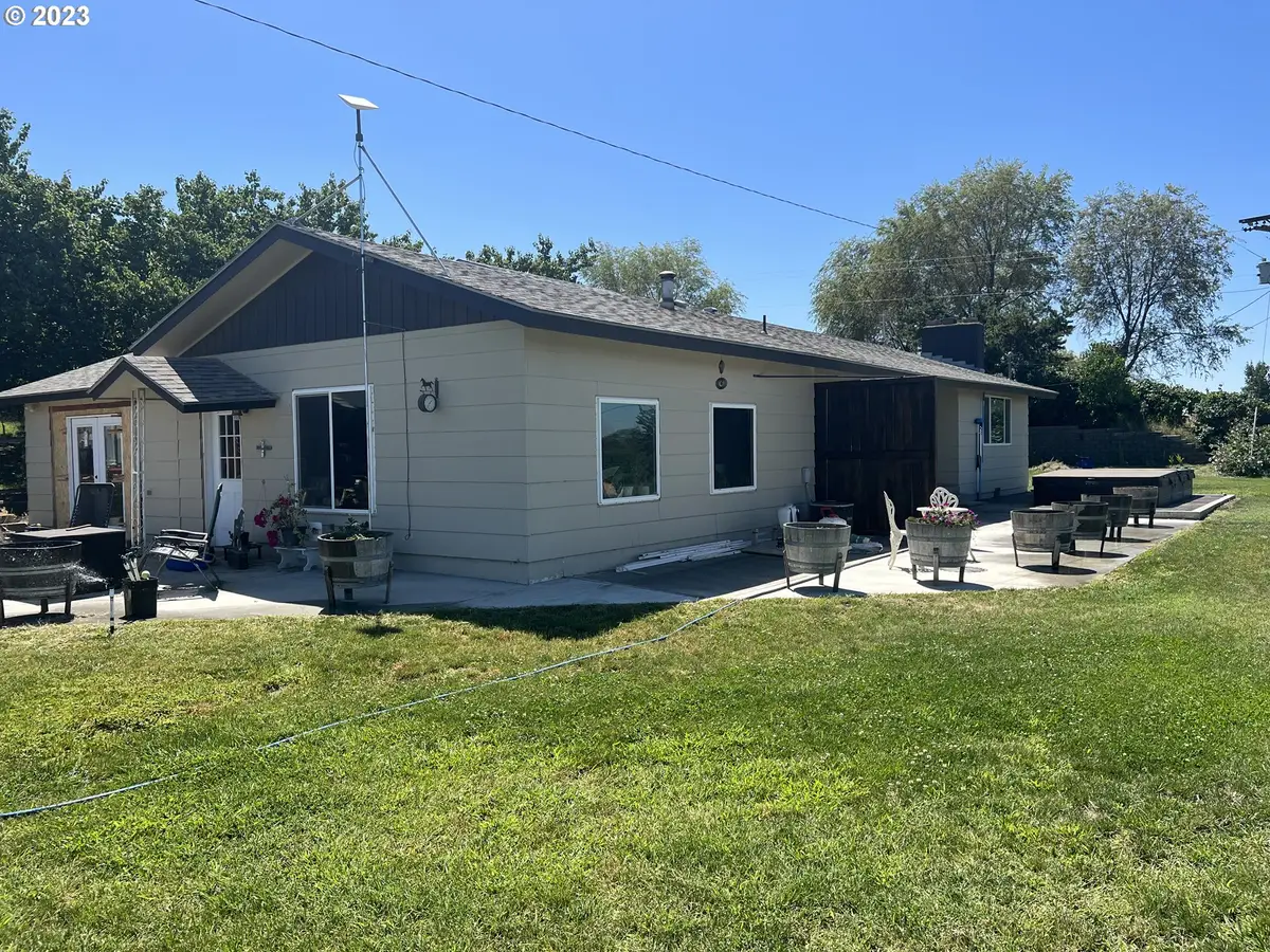 81760 Kurz Ln, Umatilla, OR 97882 - Image #1