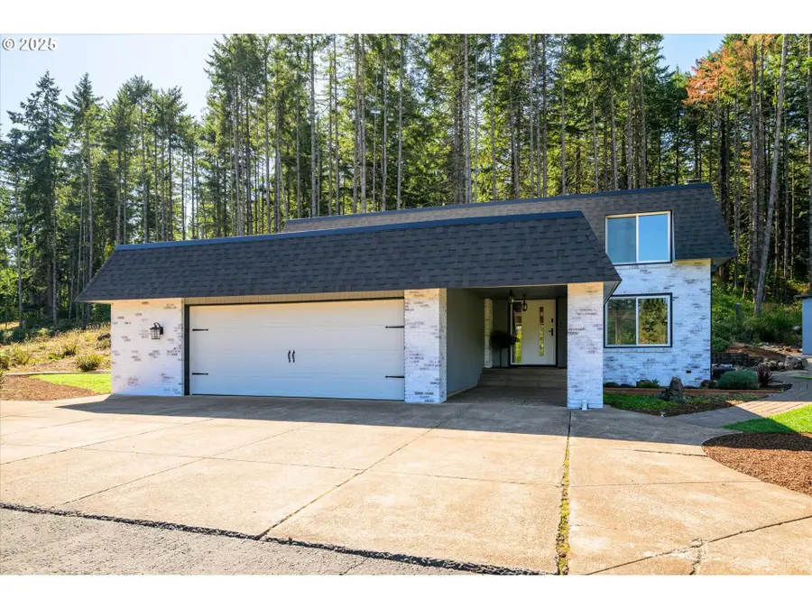 381 Talemena Dr, Cottage Grove, OR 97424 - Image #2