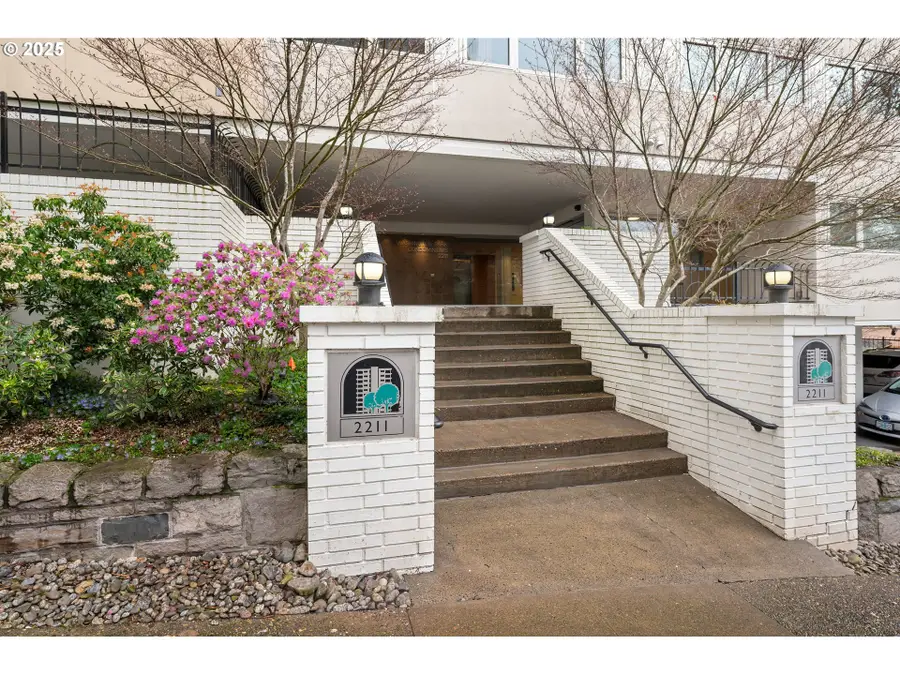 2211 SW Park Pl #803, Portland, OR 97205 - Image #2