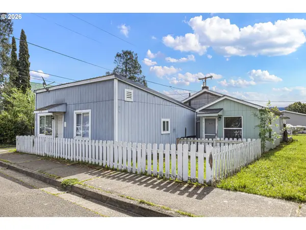 215 E 2nd Ave, Riddle, OR 97469