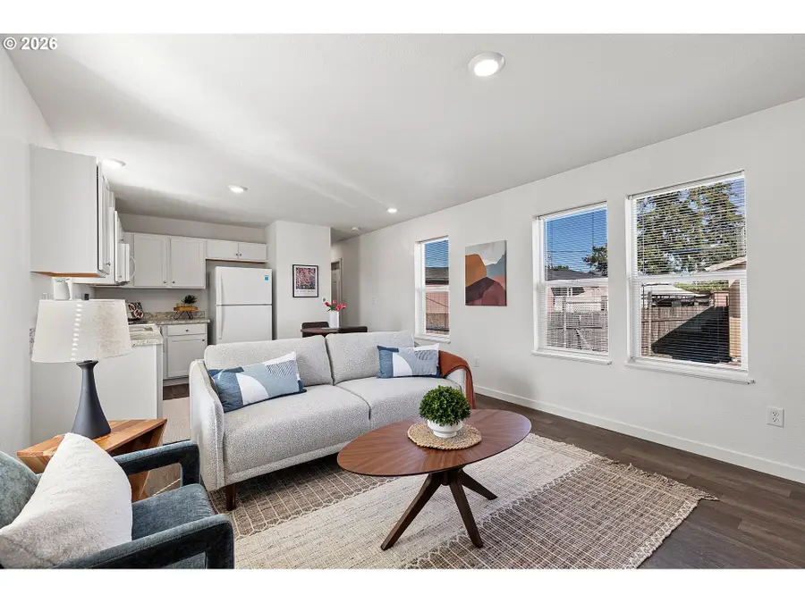 1085 W 1st Ave #R, Junction City, OR 97448 - Image #3