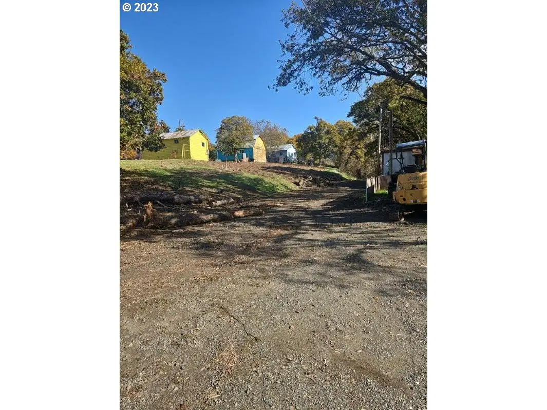 543 E Jones Creek Rd, Grantspass, OR 97526 - Image #1