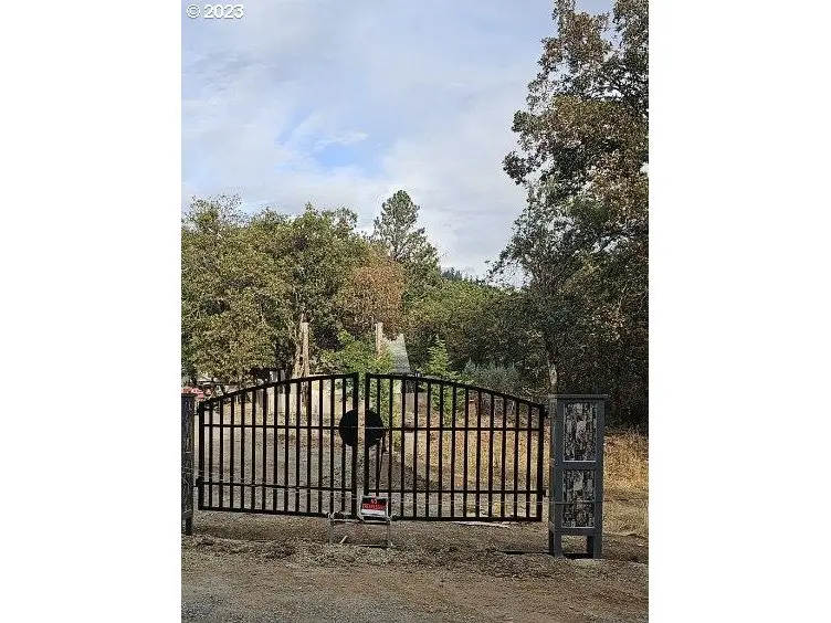 543 E Jones Creek Rd, Grantspass, OR 97526 - Image #3