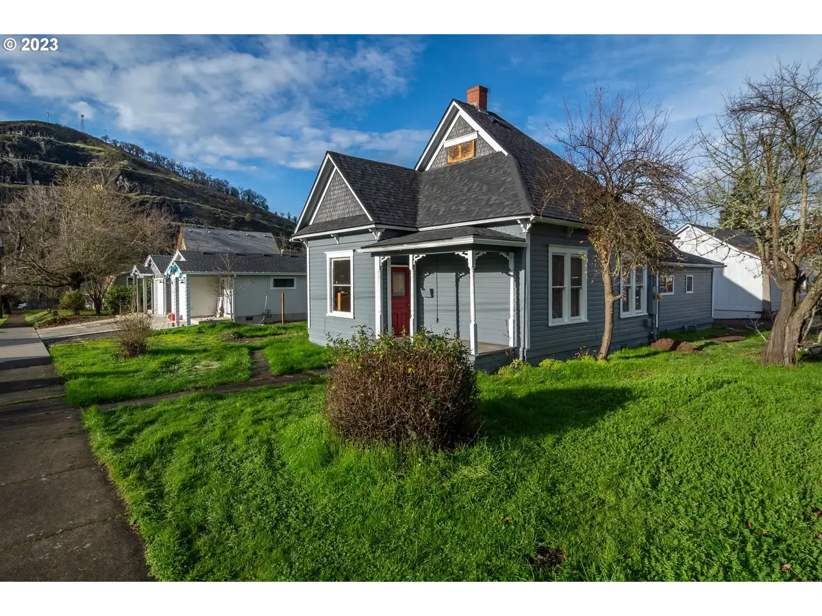 174 SE Mosher Ave, Roseburg, OR 97470 - Image #1