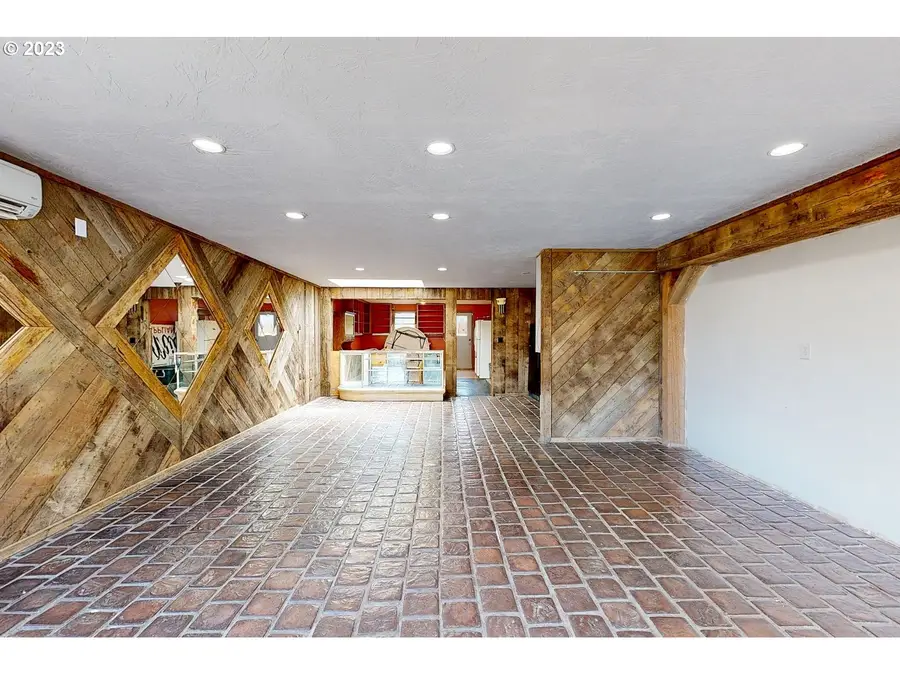 101 W Broadway Ave, Milton Freewater, OR 97862 - Image #2