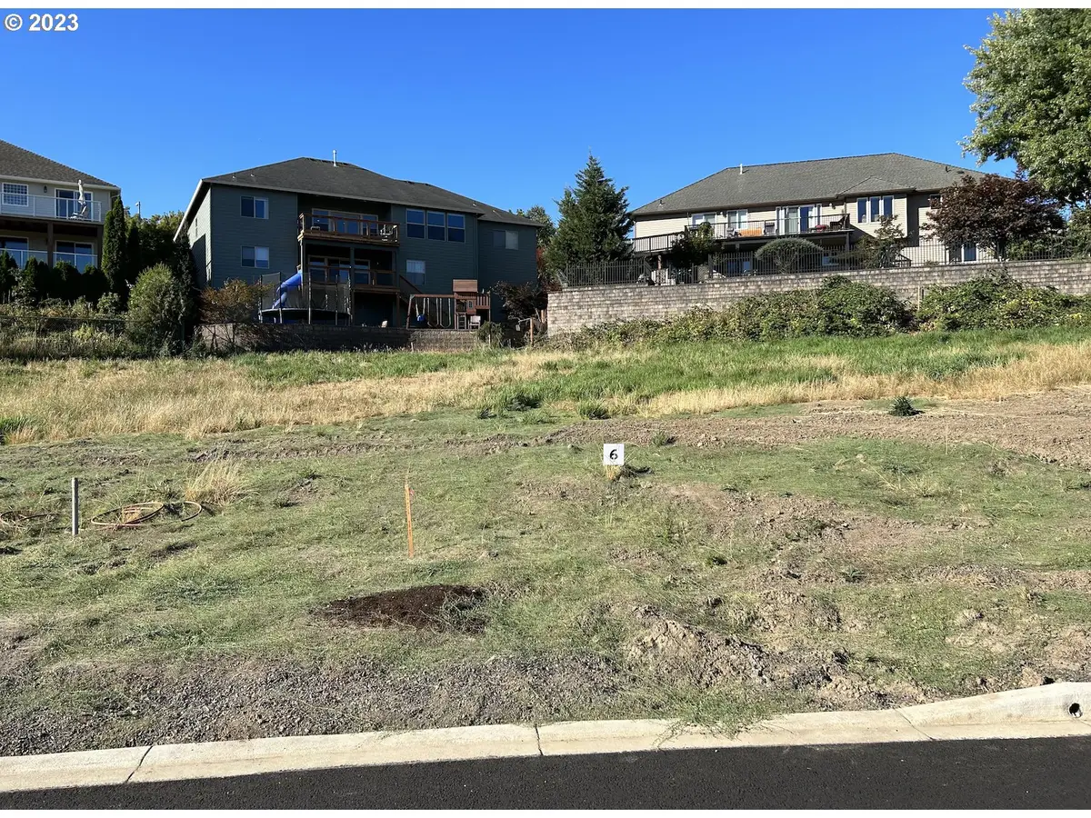 2743 NW Pinehurst Dr #06, McMinnville, OR 97128 - Image #1