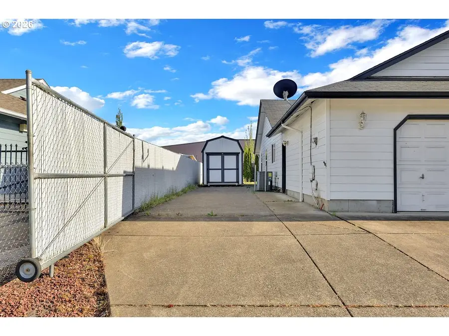 1931 Bonnie Ln, Springfield, OR 97477 - #3