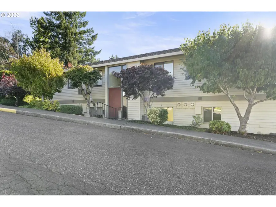 12022 SW King Arthur St #D, King City, OR 97224 - Image #2