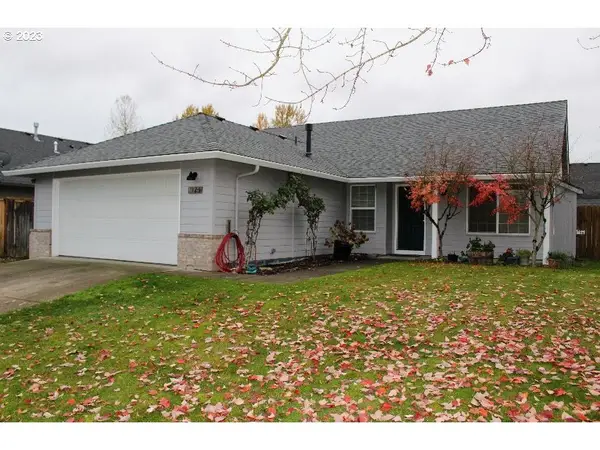 1124 Meadowlawn Pl, Molalla, OR 97038
