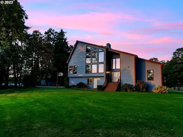 15450 S Paradise Ln, Mulino, OR 97042