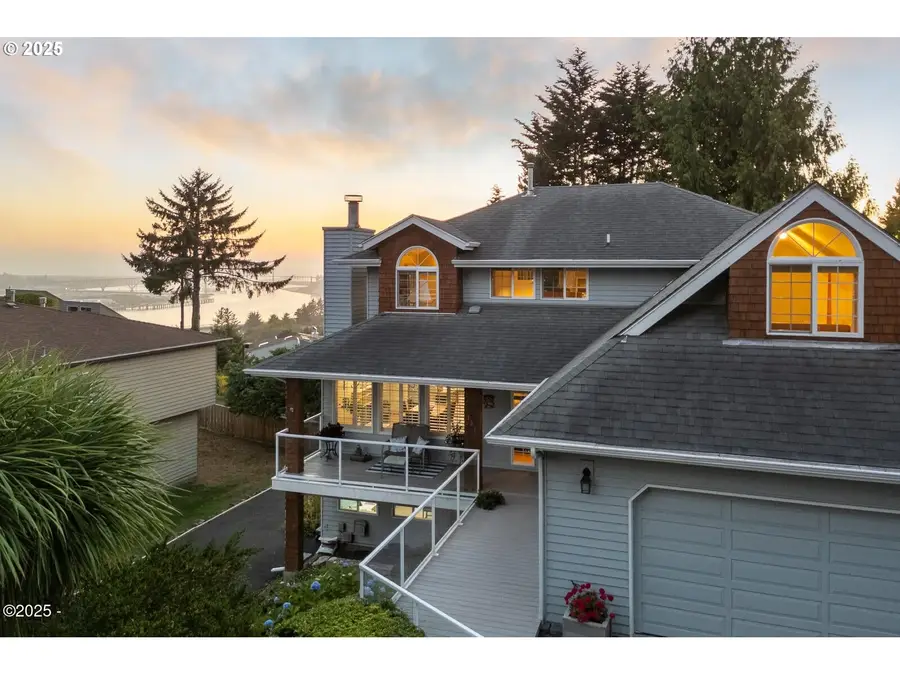 136 SE Larch St, Newport, OR 97365 - Image #2