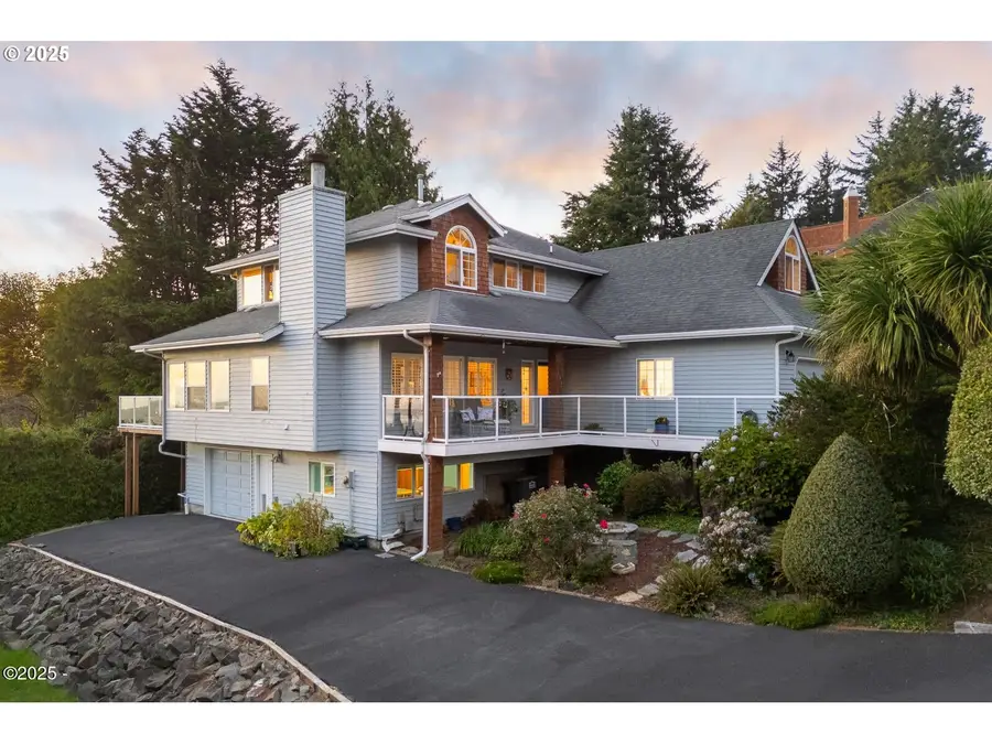 136 SE Larch St, Newport, OR 97365 - Image #3