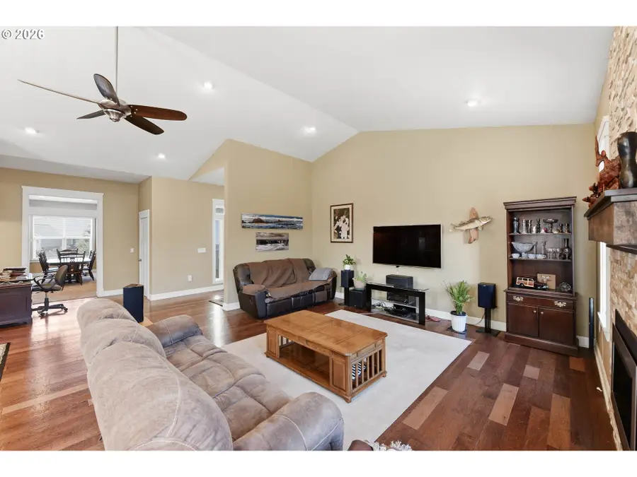 1400 Holloway, Coos Bay, OR 97420 - #3