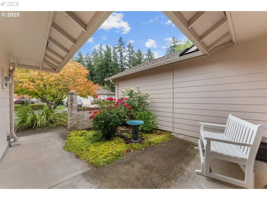 323 NE Fircrest Pl, McMinnville, OR 97128 - #3