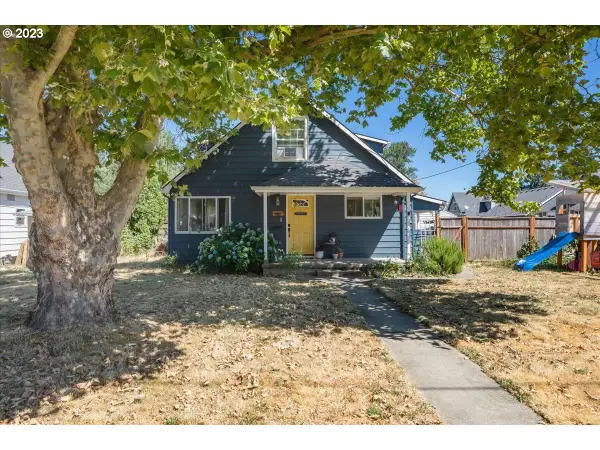 609 W 1st St #A, Newberg, OR 97132