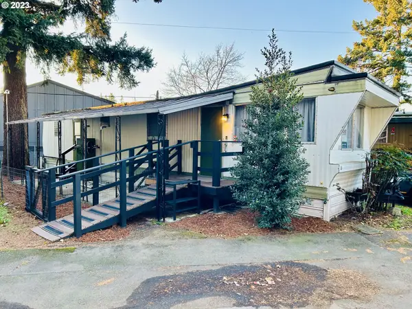 4264 SE 122nd Ave #15, Portland, OR 97236